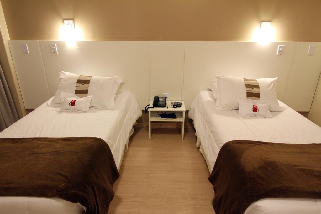 Hotel Curi Executive 佩洛塔斯 客房 照片