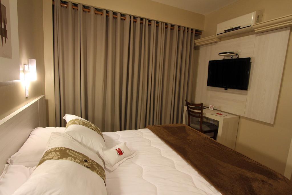 Hotel Curi Executive 佩洛塔斯 客房 照片