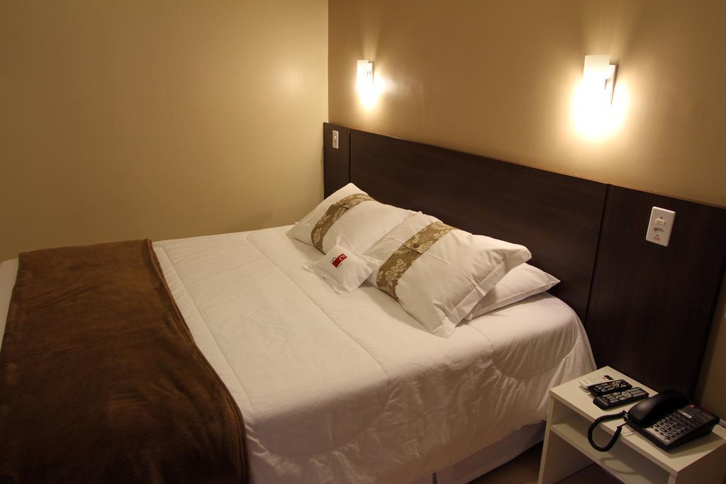 Hotel Curi Executive 佩洛塔斯 客房 照片