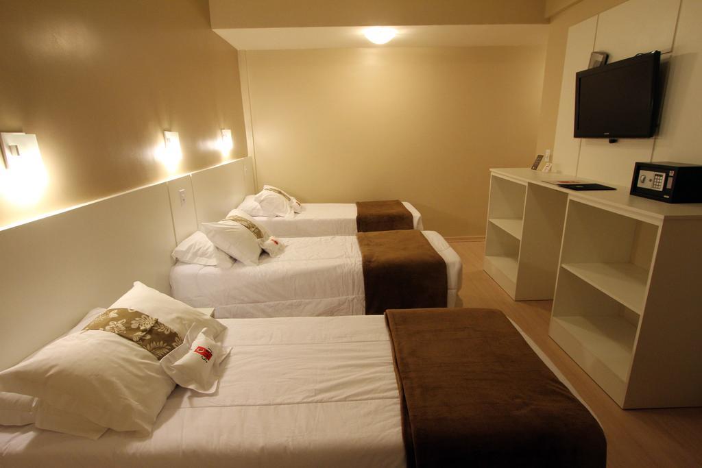 Hotel Curi Executive 佩洛塔斯 客房 照片